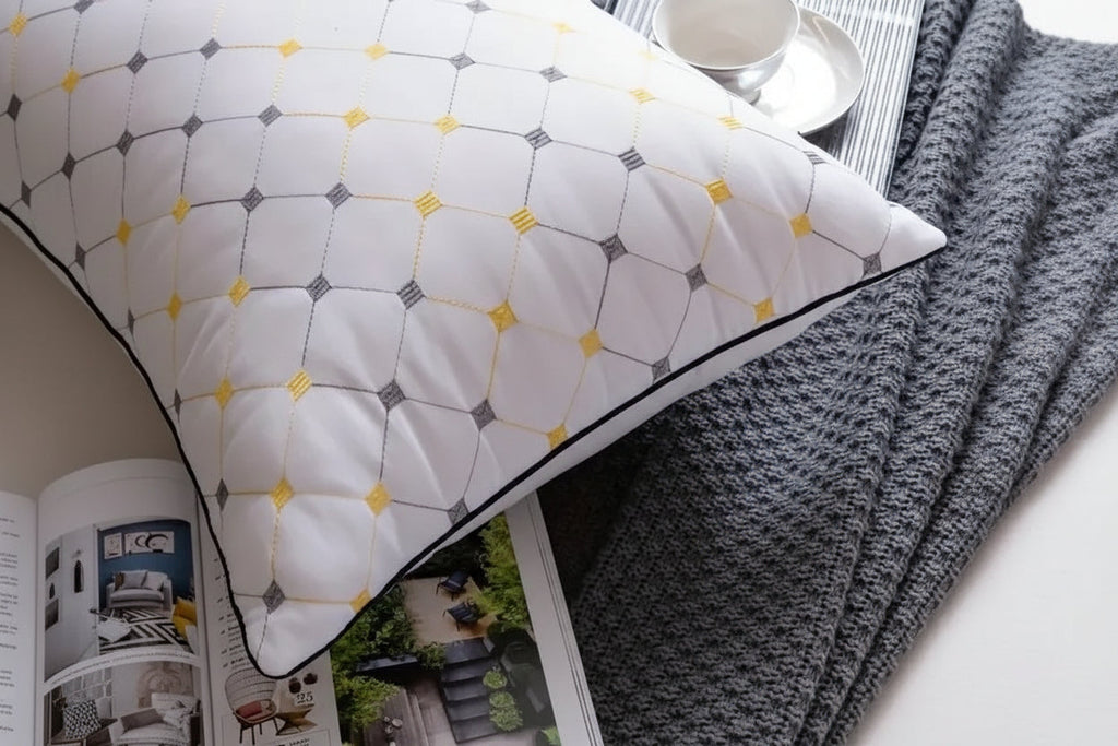 Luxury Hotel-Grade Neck Support Pillow Queen Size – Soft Breathable Bed Pillow